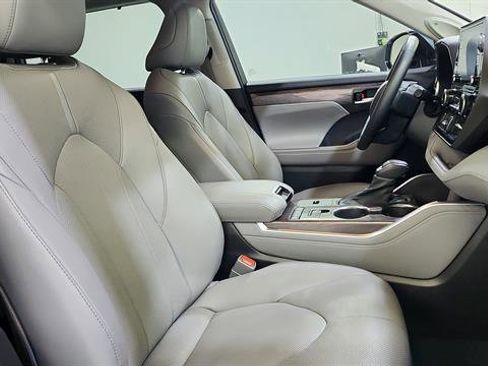 Used 2021 Toyota Highlander Limited FWD image 26
