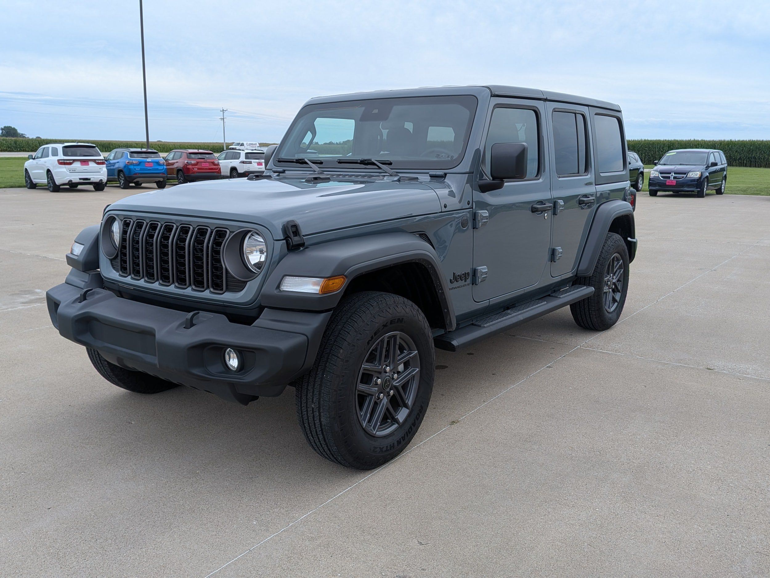 Used 2025 Jeep Wrangler Unlimited Sport AWD/4WD image 4