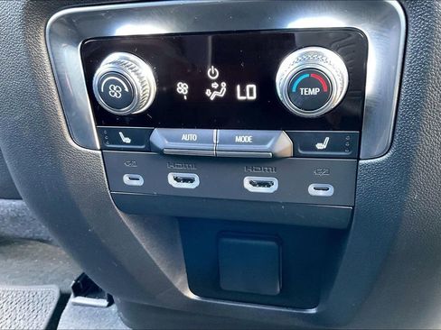 Used 2024 GMC Yukon Denali w/ Advanced Technology Package image 37