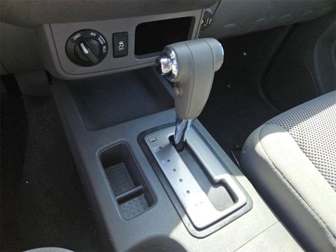 Used 2019 Nissan Frontier SV image 18