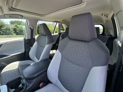 Used 2021 Toyota RAV4 XLE w/ Convenience Package AWD/4WD image 16