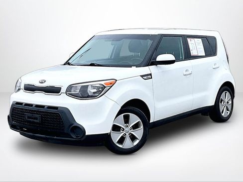 Used 2016 Kia Soul FWD image 2
