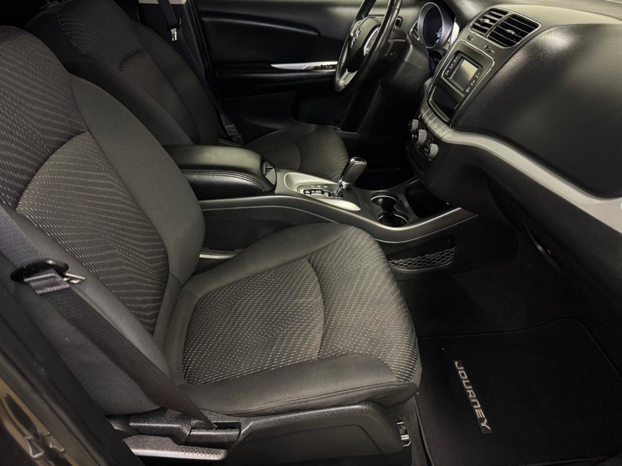 Used 2016 Dodge Journey SXT FWD image 13