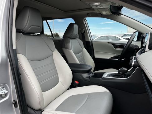 Used 2023 Toyota RAV4 XLE Premium image 26