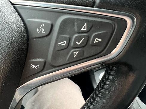 Used 2020 Chevrolet Equinox LT image 19