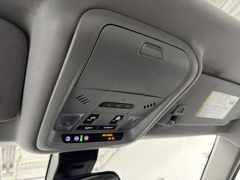 Certified 2024 GMC Terrain SLT w/ Infotainment Package II image 32