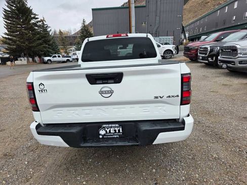 Used 2024 Nissan Frontier SV image 10
