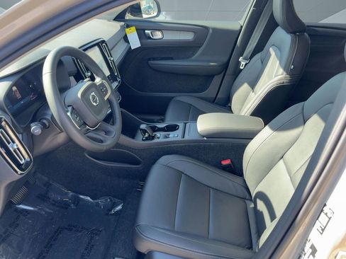 New 2026 Volvo XC40 B5 Core w/ Climate Package image 5