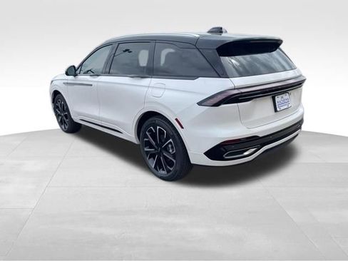 New 2026 Lincoln Nautilus Reserve image 4