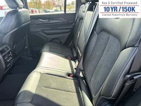 Used 2025 Jeep Grand Cherokee Altitude image 13