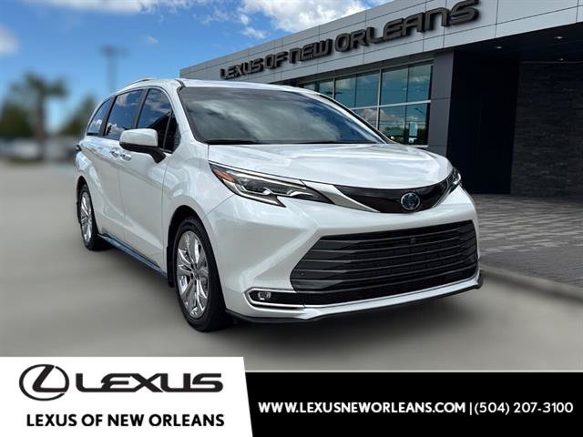 Used 2024 Toyota Sienna Platinum FWD image 1