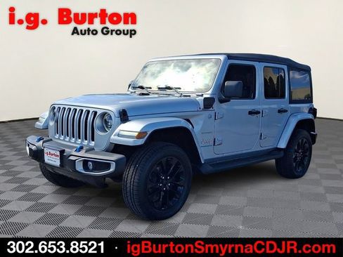 Used 2023 Jeep Wrangler Unlimited Sahara AWD/4WD image 3