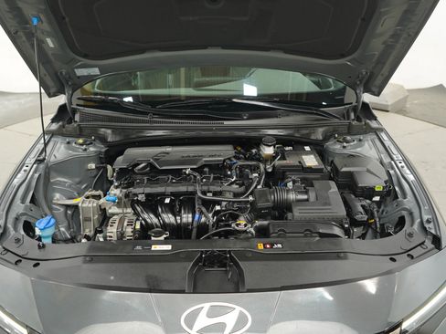 Used 2025 Hyundai Elantra SEL FWD image 29