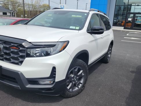 Used 2024 Honda Passport TrailSport image 4