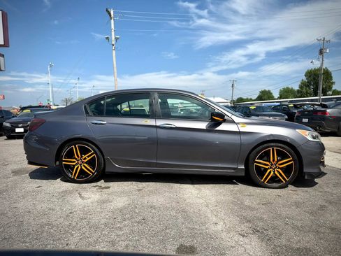 Used 2016 Honda Accord Sport image 2