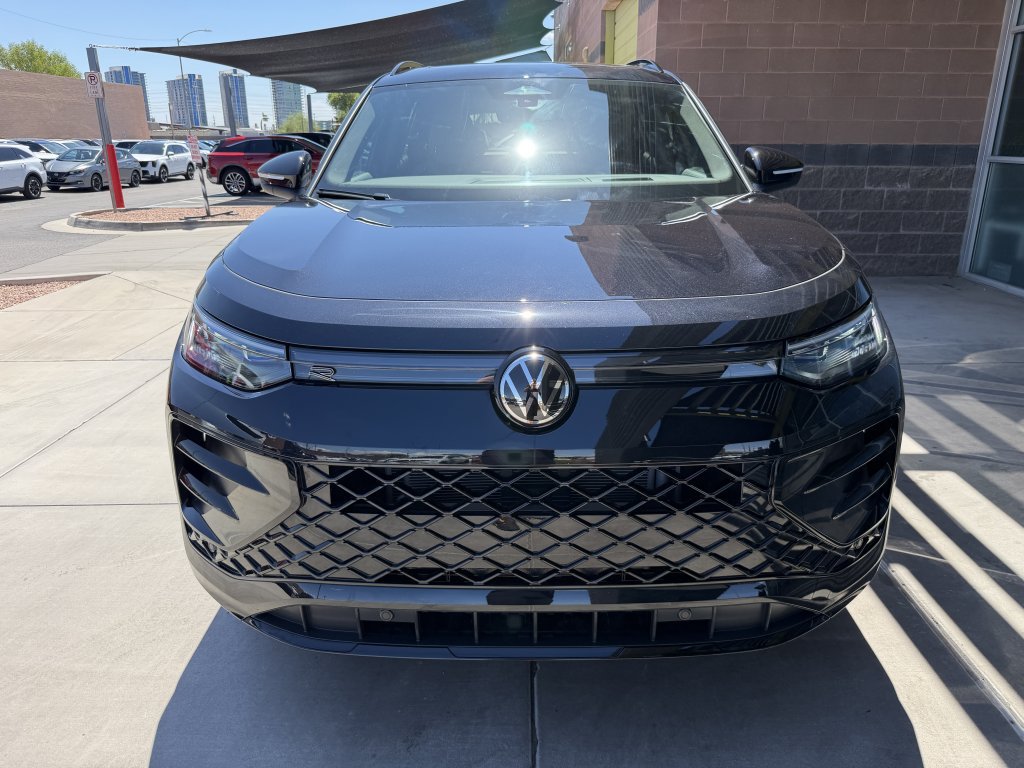Used 2025 Volkswagen Tiguan SE R-Line AWD/4WD image 10
