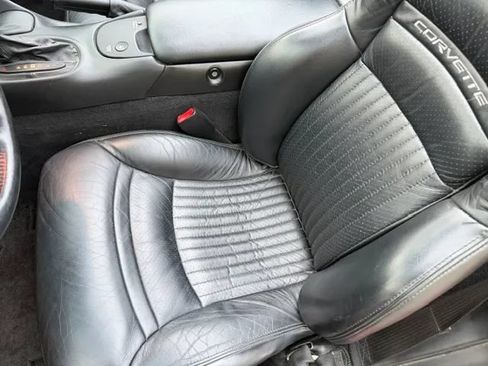Used 2001 Chevrolet Corvette Convertible w/ Preferred Equipment Group2 RWD image 28