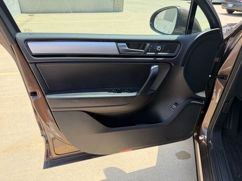 Used 2012 Volkswagen Touareg VR6 AWD/4WD image 10