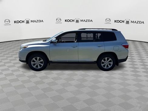 Used 2011 Toyota Highlander SE w/ Tow Pkg AWD/4WD image 4