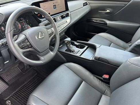 Used 2025 Lexus ES 350 w/ Premium Package FWD image 11