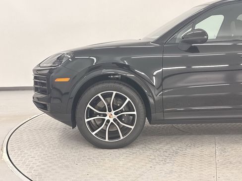 Used 2025 Porsche Cayenne image 21