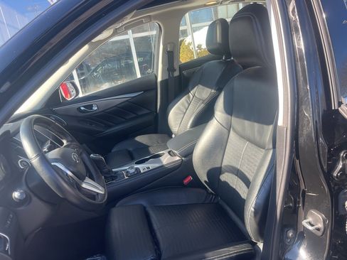 Used 2019 INFINITI Q50 Signature Edition w/ Cargo Package (L96) image 16