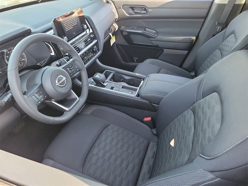 New 2025 Nissan Pathfinder SV w/ SV Premium Package image 9