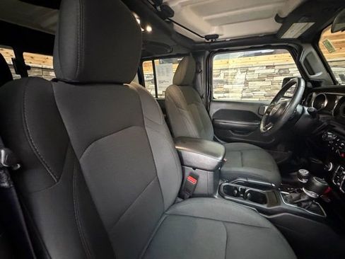 Used 2022 Jeep Gladiator Sport AWD/4WD image 15