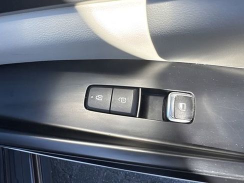 Certified 2023 Kia Carnival LX image 33