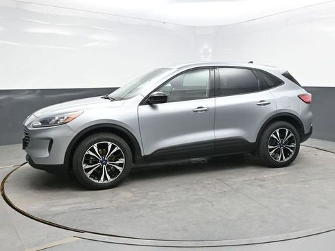 Used 2022 Ford Escape SE w/ SE Sport Appearance Package AWD/4WD image 3