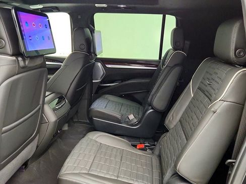 Used 2025 Cadillac Escalade ESV Sport Platinum AWD/4WD image 19