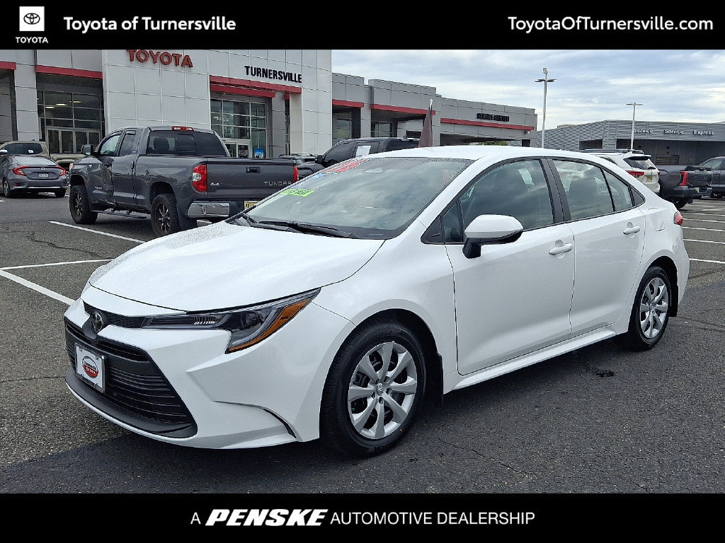 Used 2026 Toyota Corolla LE FWD image 1