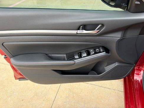 Certified 2025 Nissan Altima 2.5 SR w/ SR Premium Package FWD image 15