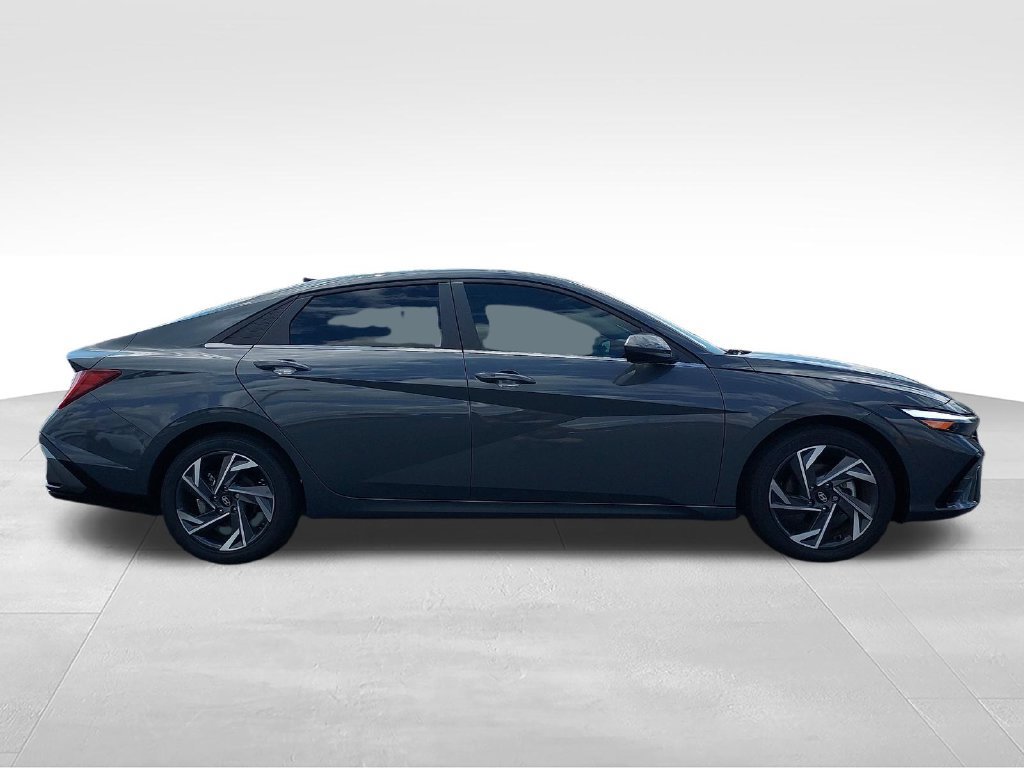 Used 2024 Hyundai Elantra SEL w/ Convenience Package FWD image 6