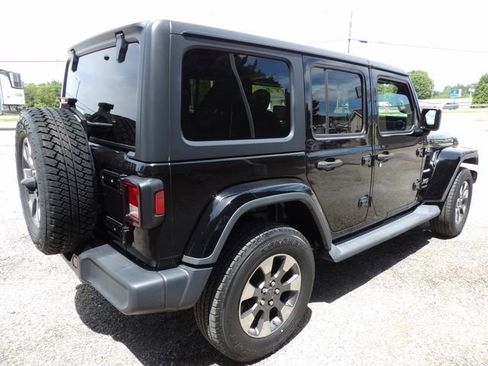 Used 2019 Jeep Wrangler Unlimited Sahara w/ Cold Weather Group AWD/4WD image 4
