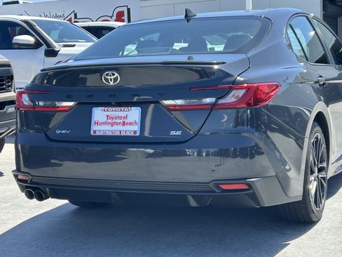 Used 2025 Toyota Camry SE FWD image 4