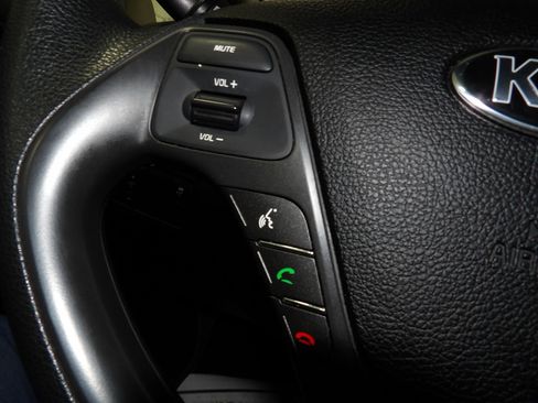 Used 2017 Kia Forte LX image 12