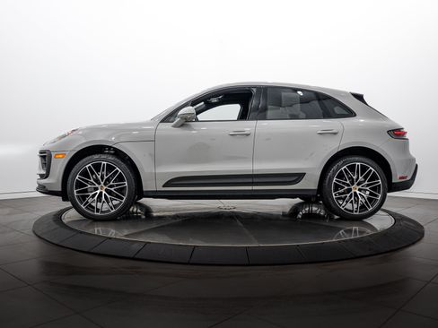 Certified 2026 Porsche Macan AWD/4WD image 2
