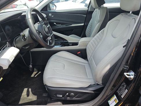 Used 2025 Hyundai Elantra Limited FWD image 11