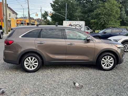 Used 2019 Kia Sorento AWD w/ LX Convenience Package image 4