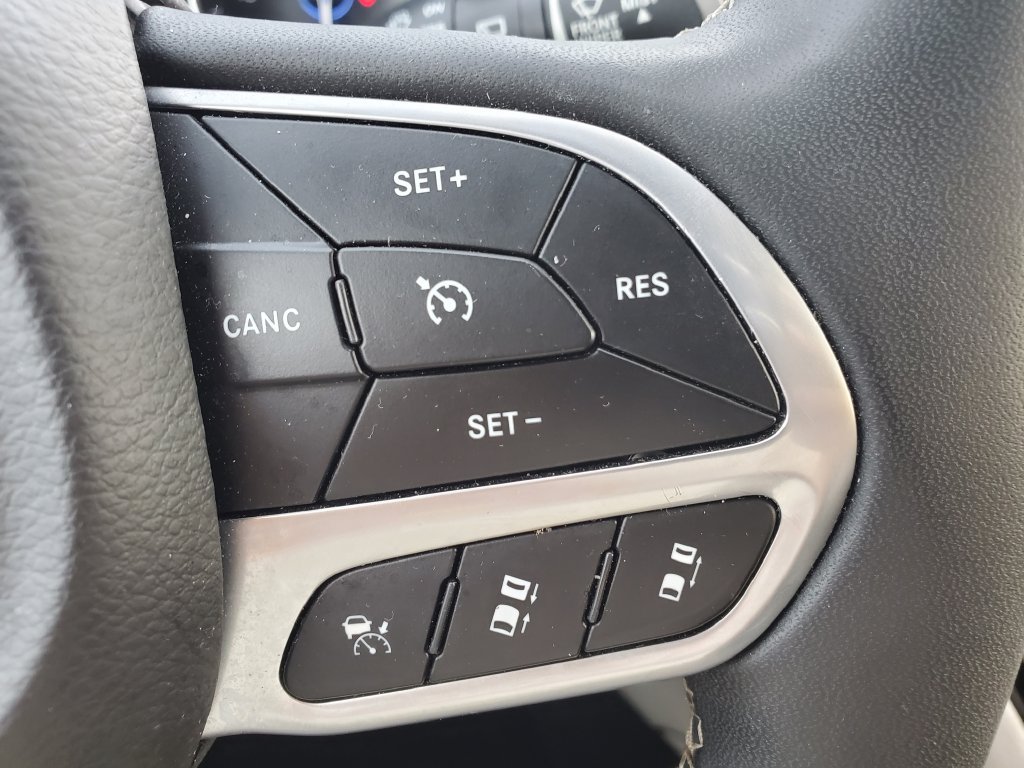 Used 2024 Chrysler Pacifica Touring-L FWD image 26