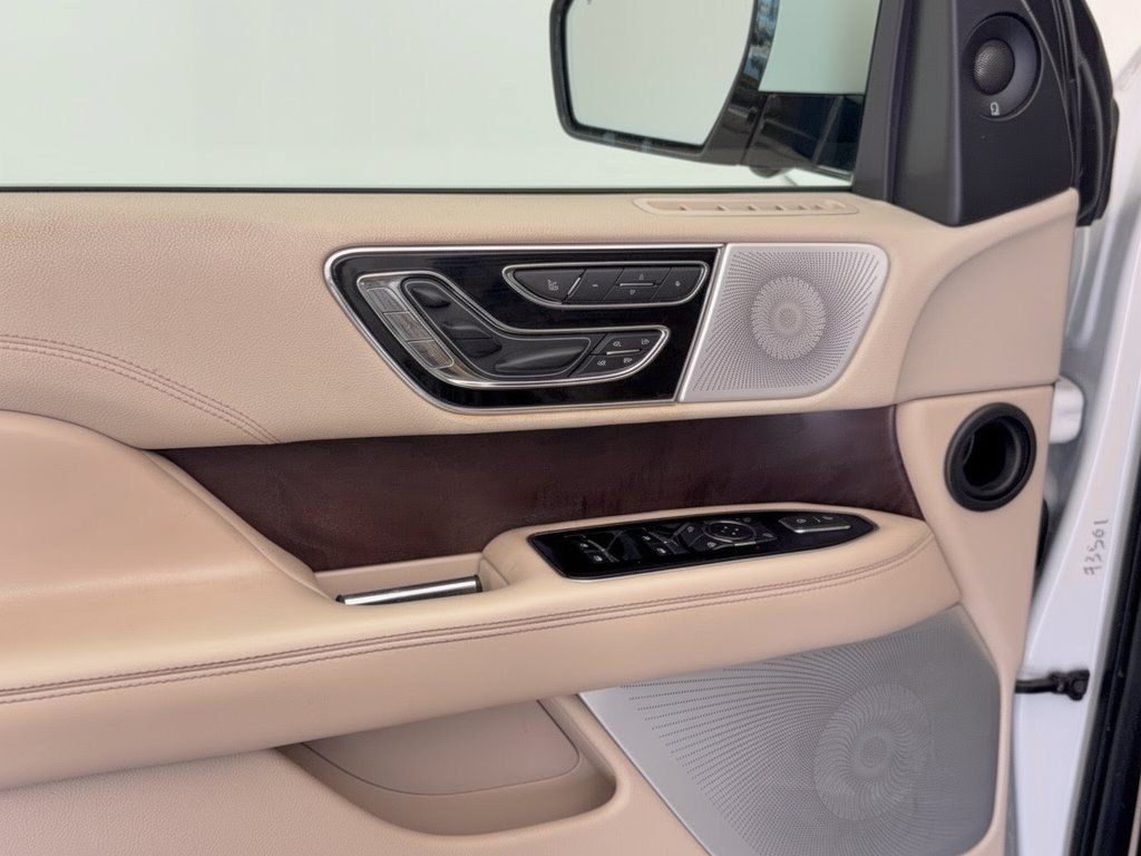 Used 2020 Lincoln Navigator Reserve w/ Equipment Group 208A Reserve AWD/4WD image 15