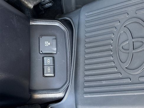 Used 2023 Toyota Highlander Limited image 13