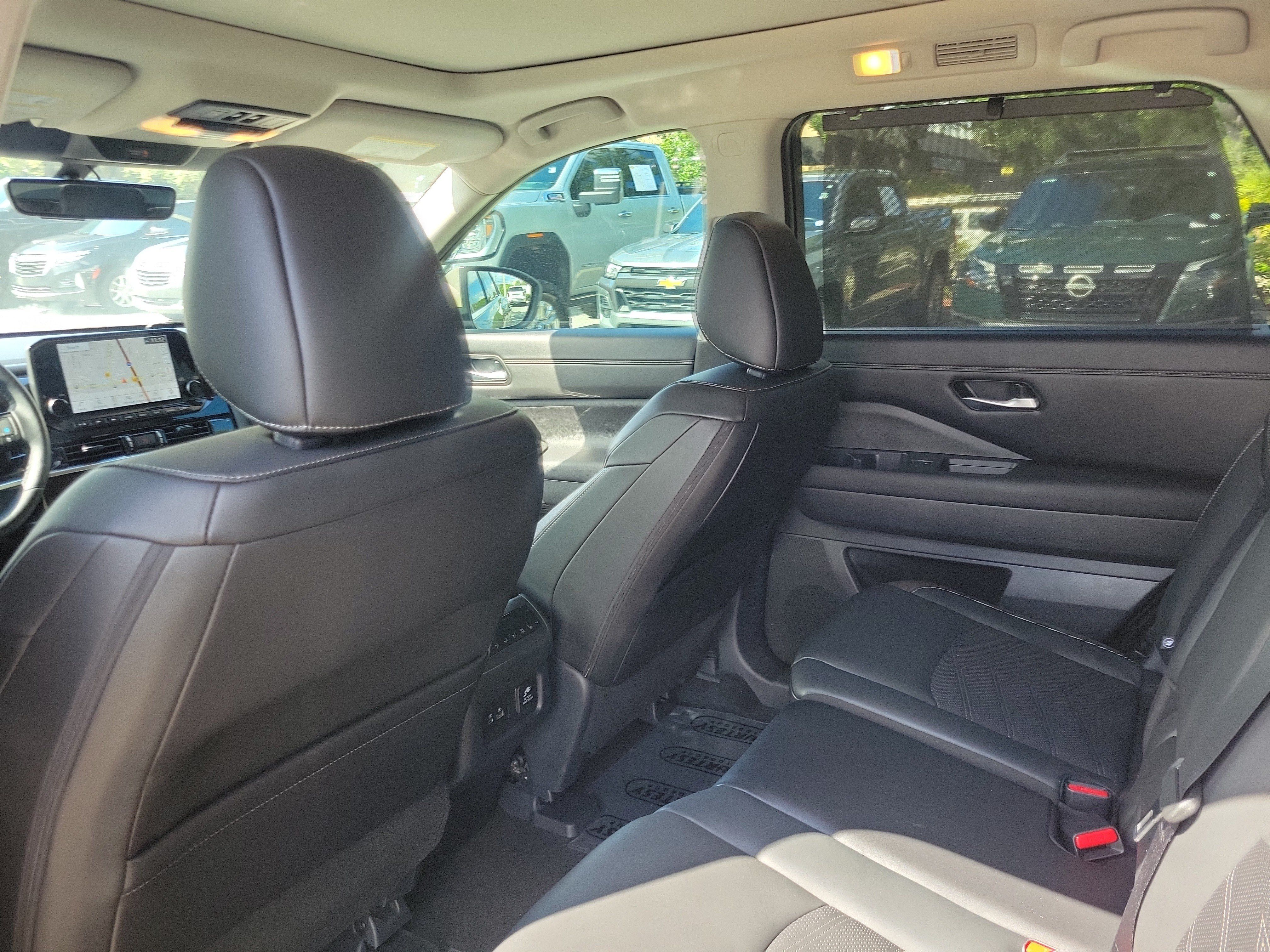 Used 2025 Nissan Pathfinder Platinum w/ Cargo Package AWD/4WD image 11