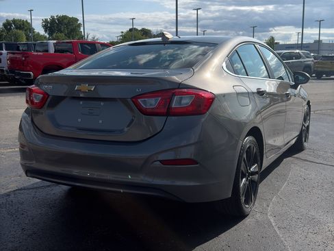 Certified 2018 Chevrolet Cruze LT w/ Convenience Package FWD image 5
