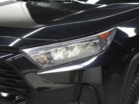 Used 2021 Toyota RAV4 LE AWD/4WD image 36