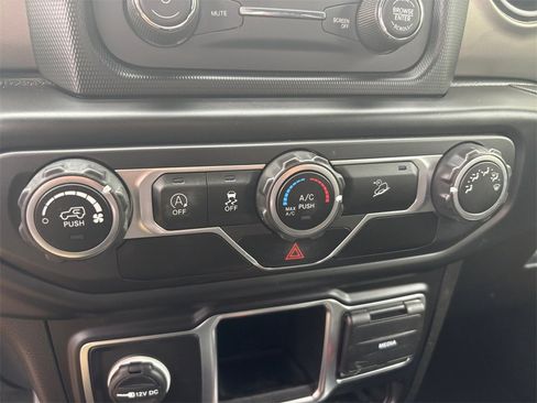 Certified 2020 Jeep Wrangler Sport image 29