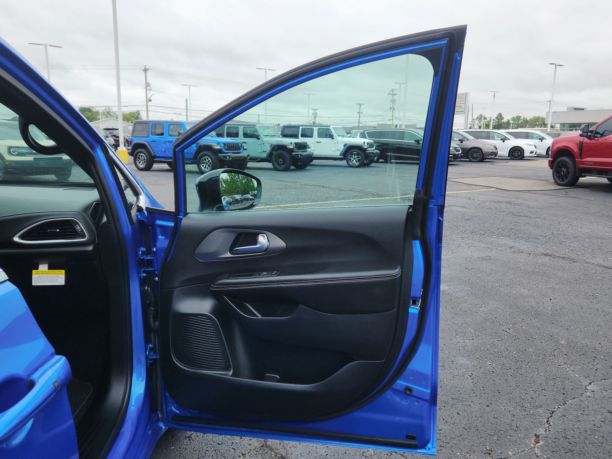 New 2027 Chrysler Pacifica Select FWD image 43