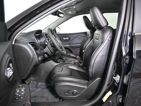 Used 2022 Jeep Cherokee Trailhawk w/ Comfort/Convenience Group AWD/4WD image 20