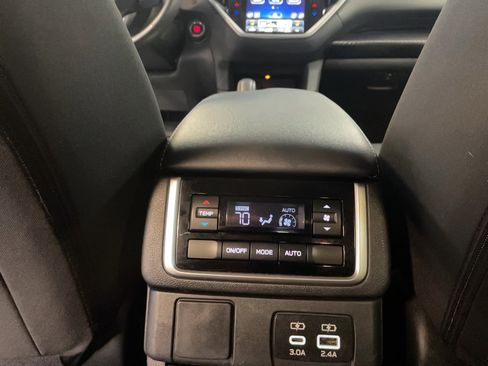 Used 2024 Subaru Ascent Premium w/ Convenience Package image 11